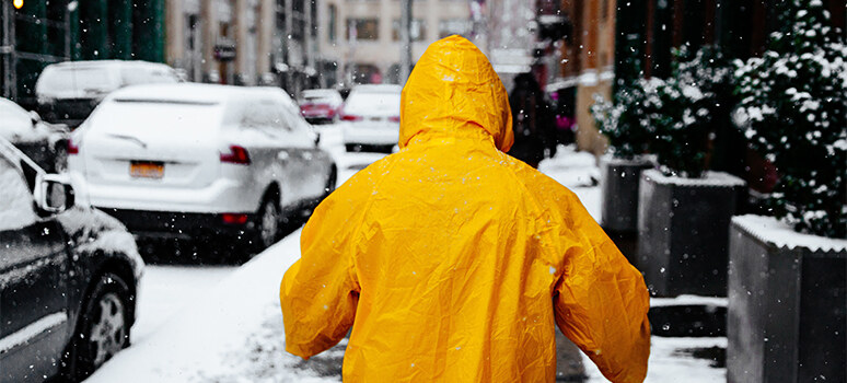 Portez des vêtements imperméable pour déménager en hiver